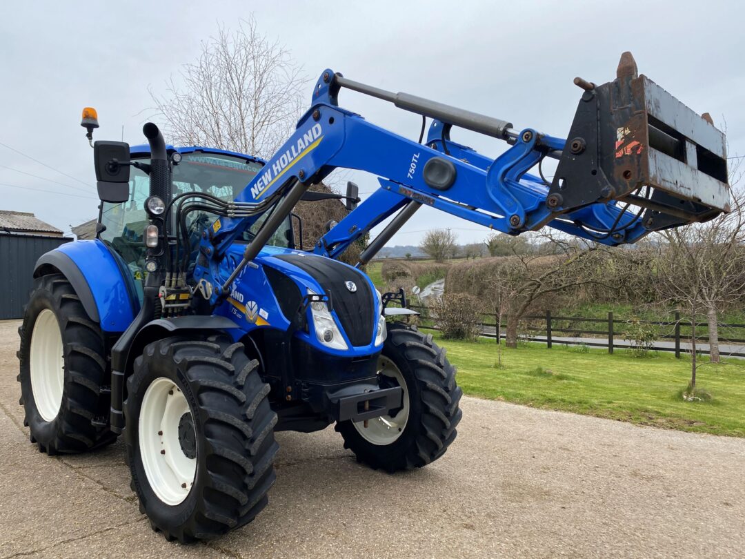 New Holland T5.120 & Loader