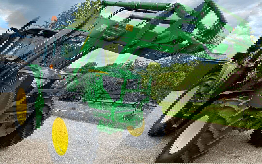 John Deere 6120M & Loader