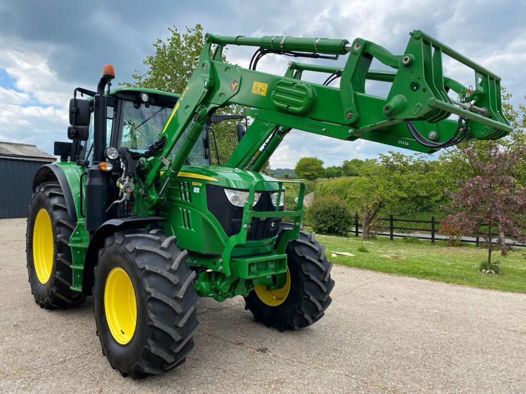 John Deere 6120M & Loader
