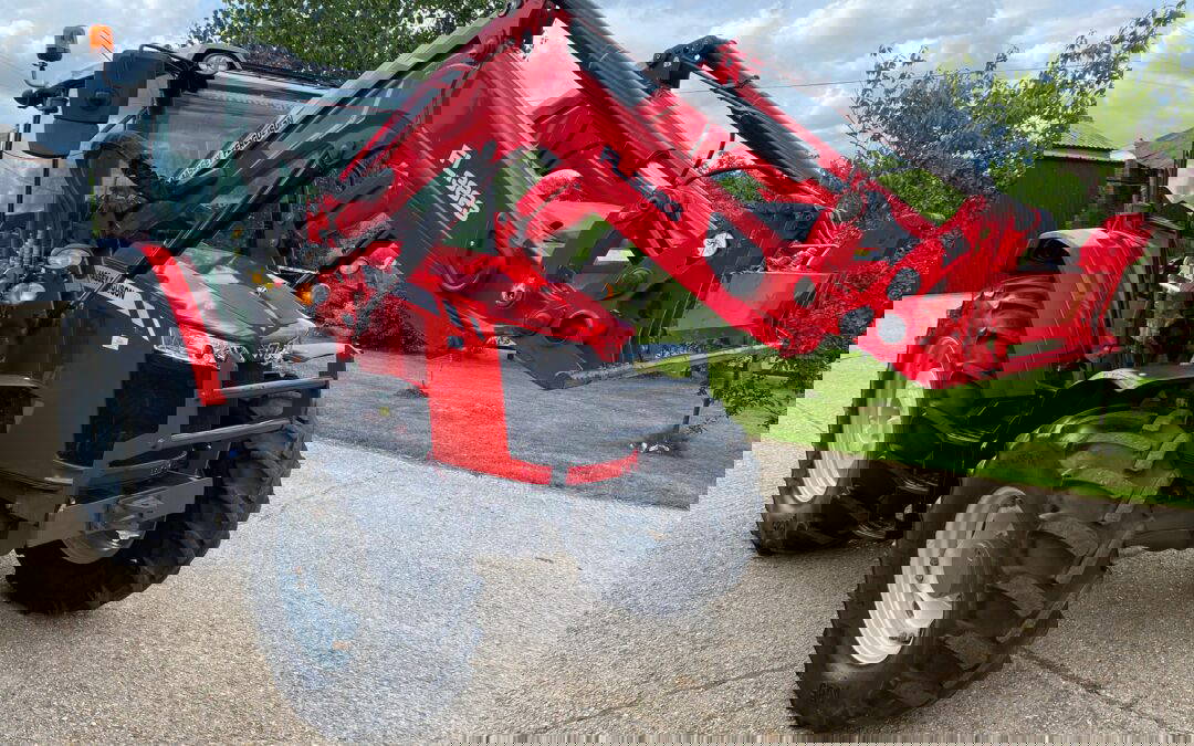 Massey Ferguson 5711 & Loader