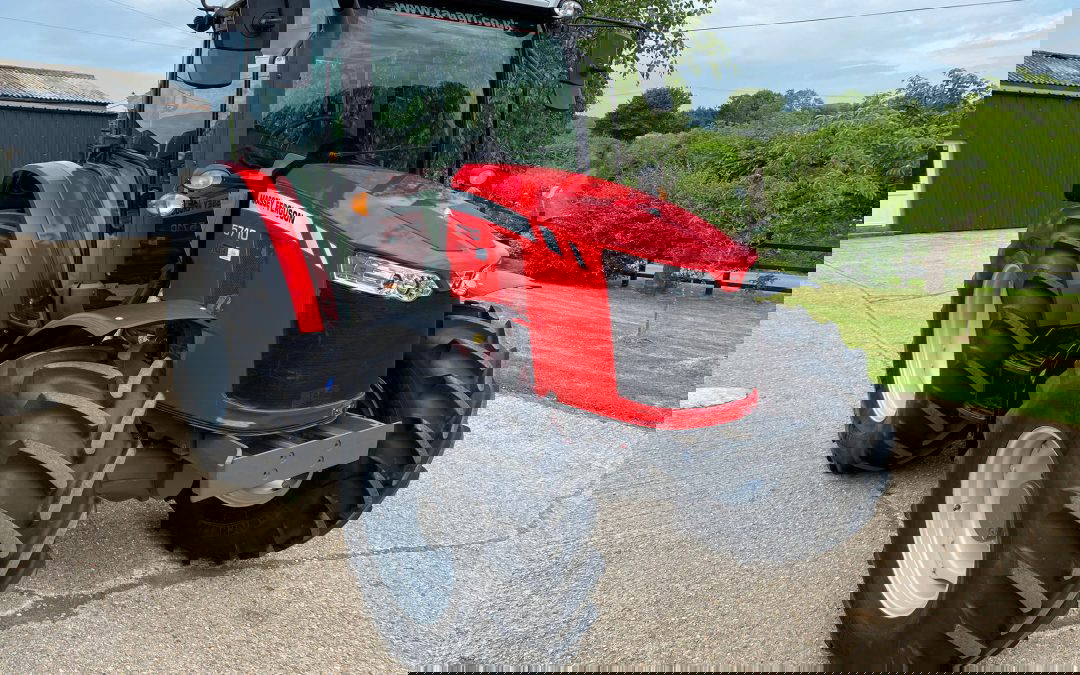 Massey Ferguson 5710
