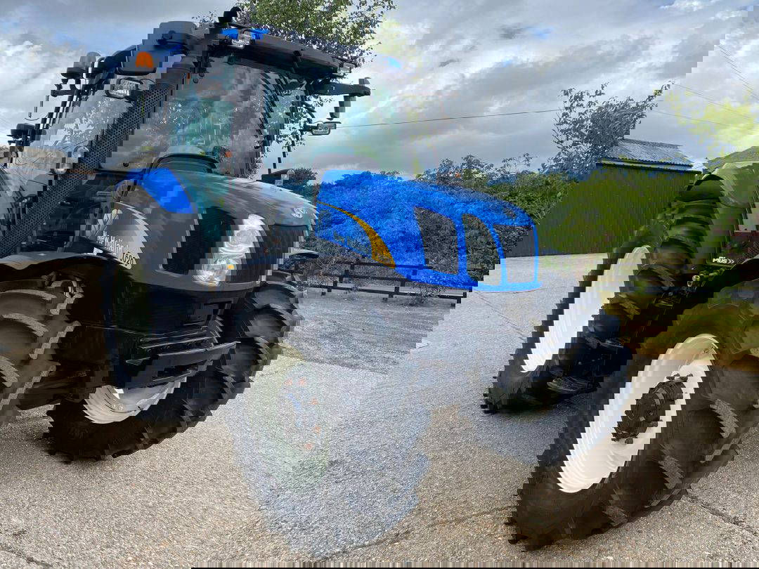 New Holland T6020