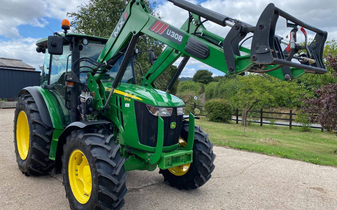 John Deere 5115M & Loader