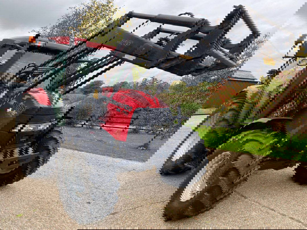 Case Maxxum MXU100 & Loader