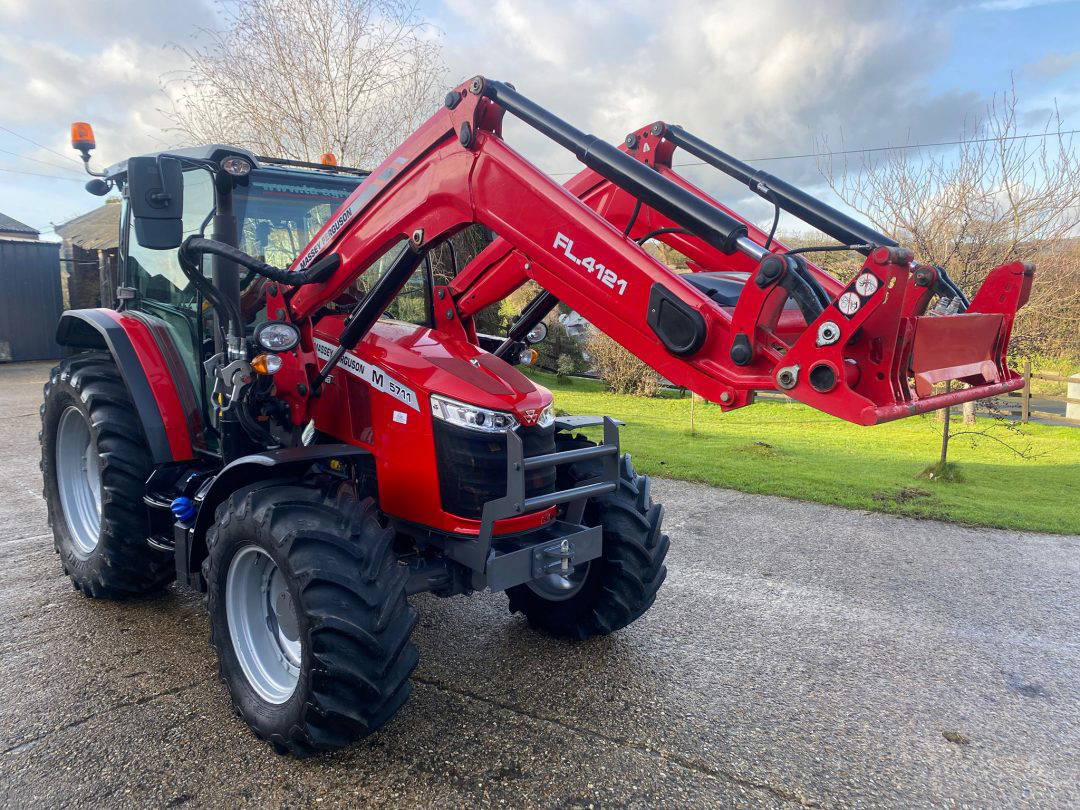 Massey Ferguson 5711M & Loader