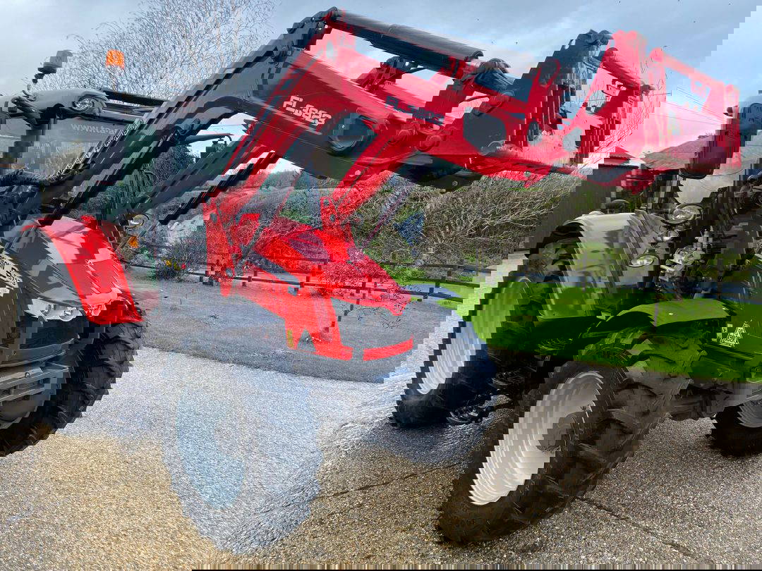 Massey Ferguson 5713s & Loader