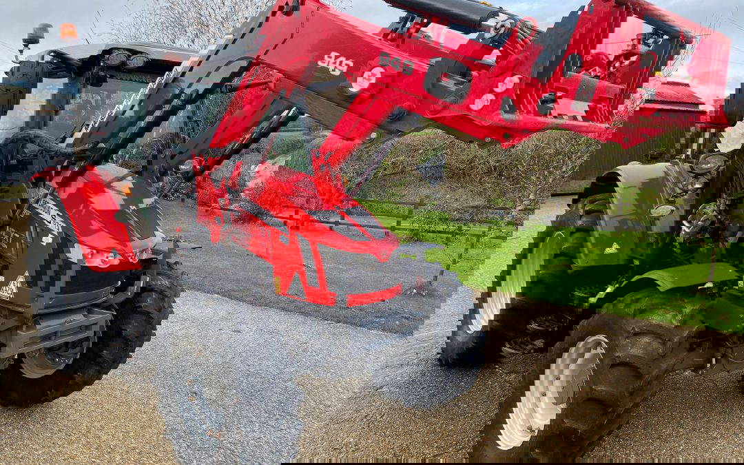 Massey Ferguson 5713s NEXT Edition & Loader