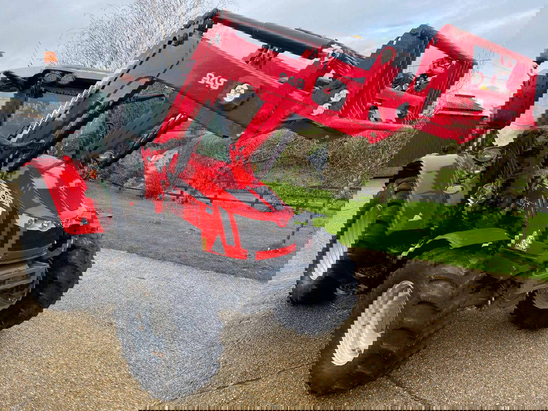 Massey Ferguson 5713s NEXT Edition & Loader