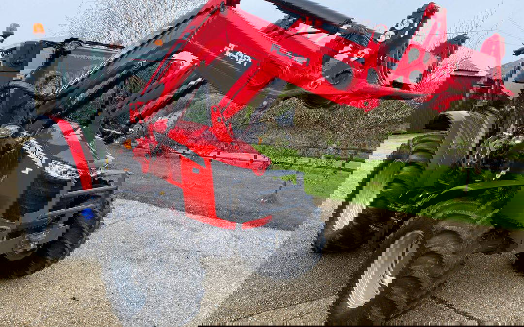 Massey Ferguson 5711M & Loader